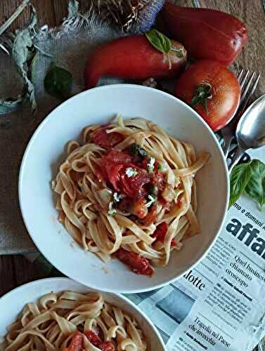 Pâtes aux tomates fraiches, anchois, basilic et câpres