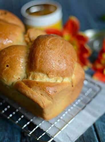 Brioche à l'eau de fleur d'oranger et zestes d'orange