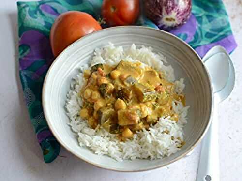 Curry d'aubergine, tomates et pois chiches