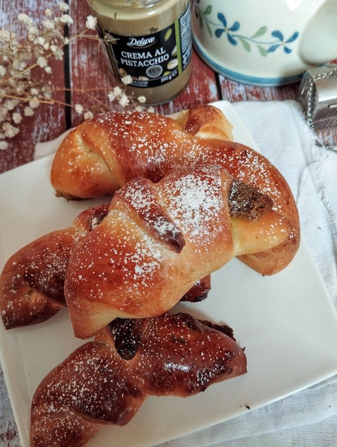 Croissants briochés à la crème de pistache