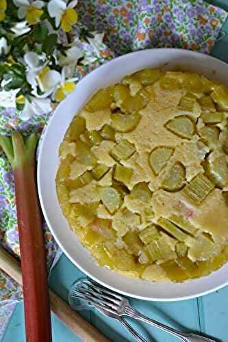 Gâteau à la rhubarbe caramélisée