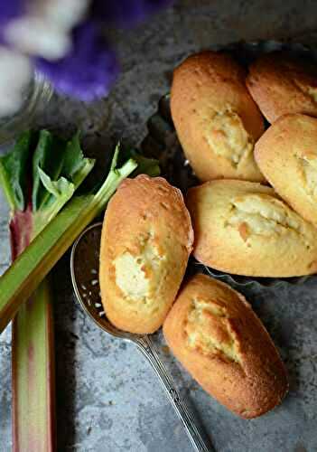 Madeleines à la rhubarbe