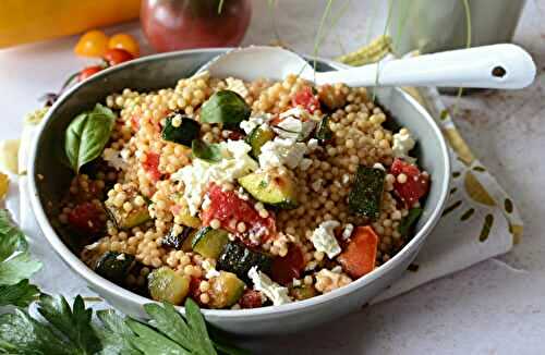 Salade de petites pates courgette grillée, tomates et féta #végétarien