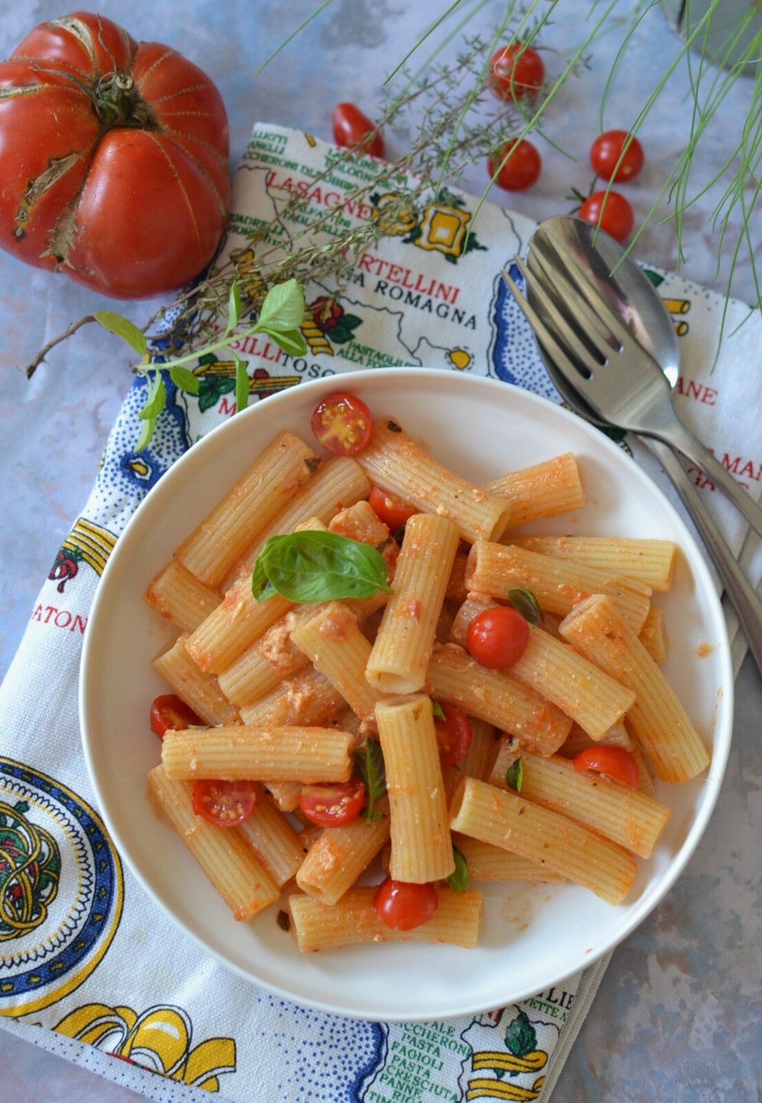 Pâtes et sauce tomate à la burrata #végétarien