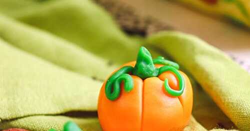 Comment faire des citrouilles en pâte à sucre - Halloween