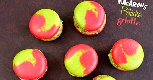 Macarons bicolores pistache griotte