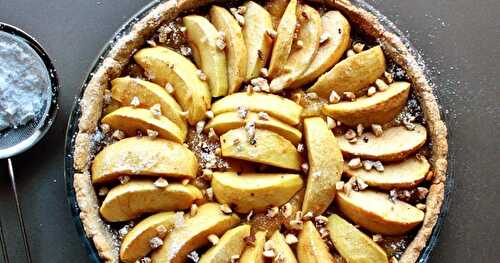 Tarte aux coings, pommes et noisettes