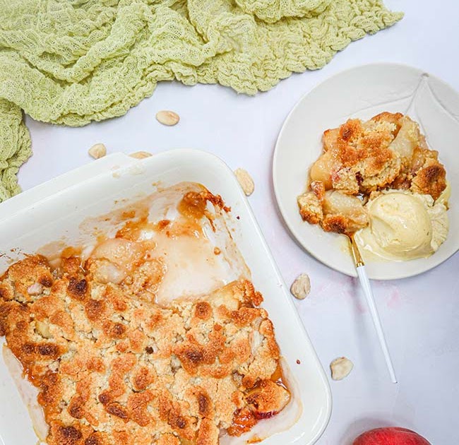 Crumble aux pêches - Recette super facile et rapide pour l'été