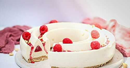 Entremets Queen framboise, vanille et cacahuète