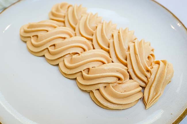 Ganache montée au caramel légère : sans chocolat blanc