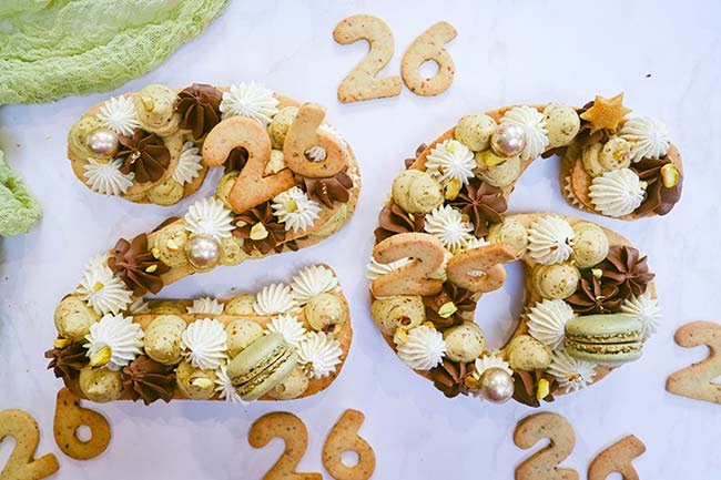 Number cake pistache, vanille et chocolat pour le Nouvel An ou un anniversaire !