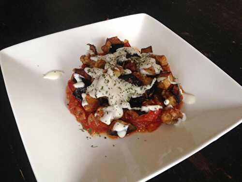 Aubergine frite, salsa douce de tomates aux oignons & sauce tahiné