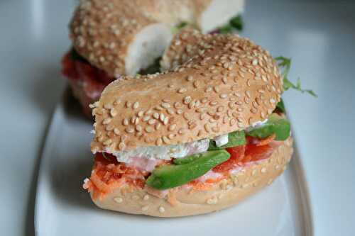 Bagel au tarama, carottes & avocat