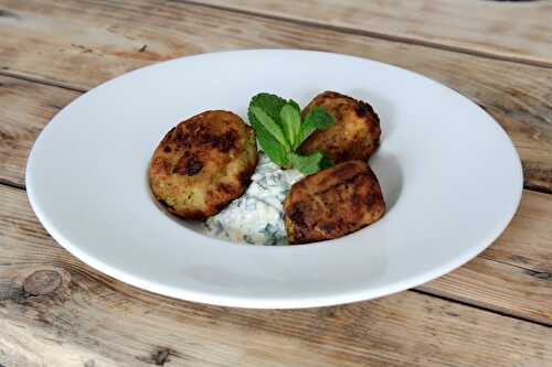 Boulettes de pois chiche & courgette, sauce yaourt pomme-menthe