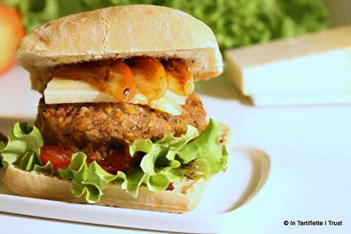 Burger de chataignes aux noisettes, pommes poêlées & Salers