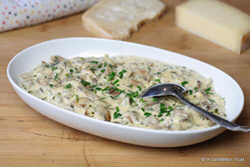 Champignons à l'ail à la crème, aux herbes et au fromage