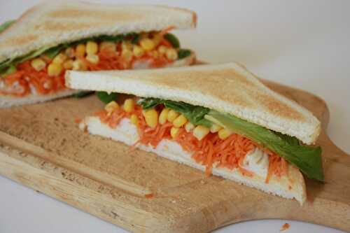 Club-sandwich aux carottes, maïs & surimi