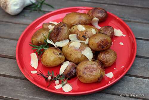 Cocotte de pommes de terre rôties à l'ail, thym et romarin & parmesan