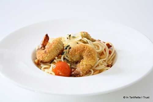 Crevettes au pesto panées, spaghetti aux tomates cerise & parmesan