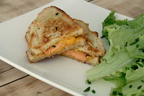 Croque-monsieur au saumon fumé, cheddar & ciboulette