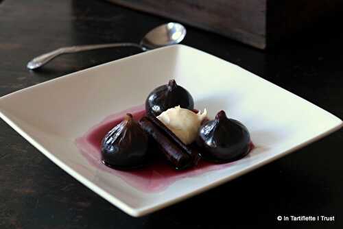 Figues pochées au vin rouge à la cannelle & crème fraîche