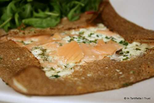 Galette bretonne au saumon & crème-ciboulette