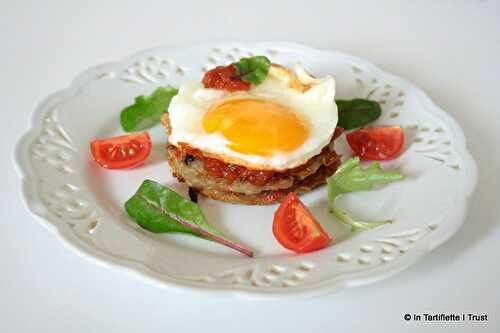 Galettes de pommes de terre, salsa de tomates au curry & œuf au plat