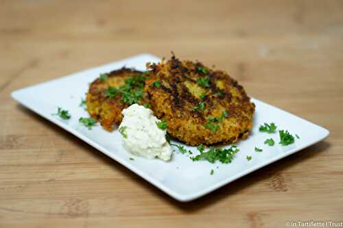 Galettes de quinoa, carottes, oignons, sésame & cervelle de canut