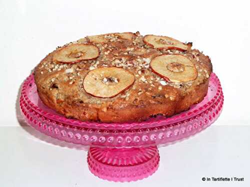 Gâteau moelleux aux pommes, bananes, dattes, amandes & cannelle