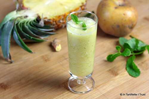 Jus d'ananas, pommes, menthe & gingembre
