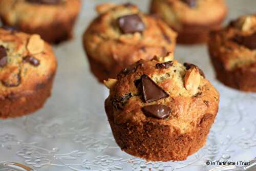 Muffins à la banane, beurre de cacahuète & chocolat