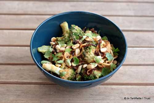 Nouilles sautées au brocoli & sauce cacahuètes - In Tartiflette I Trust