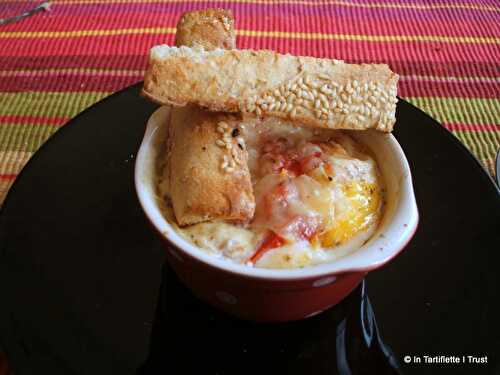 Oeufs-cocotte coppa, tomate et parmesan