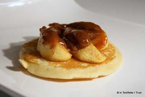 Pancakes aux pommes poêlées au beurre & crème de Carambar