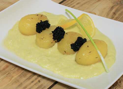 Pommes de terre fondantes aux herbes, crème de poireaux & oeufs de poisson