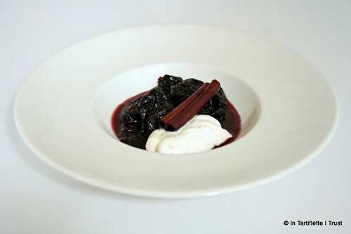 Pruneaux au vin rouge & crème fraîche