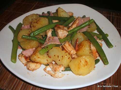 Salade chaude de poulet au bacon, pommes de terre & haricots verts, sauce au miel