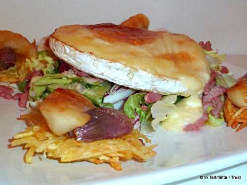 Salade de camembert rôti, échalotes & pommes poêlées