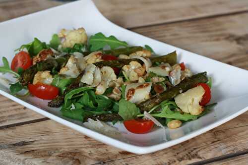 Salade de chou-fleur & asperges rôtis, noisettes grillées et parmesan