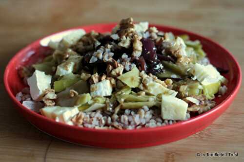 Salade de sarrasin, confits d'oignons rouges, poireaux, brie & noix