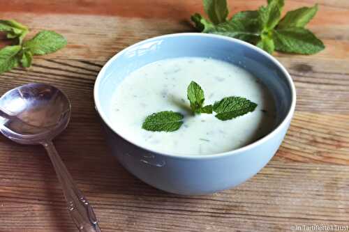 Soupe de concombre au fromage de chèvre et à la menthe