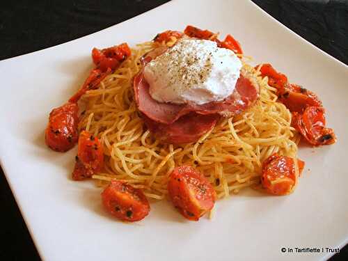 Spaghetti au chèvre frais, tomates cerises sautées à l'ail et au basilic & coppa grillée