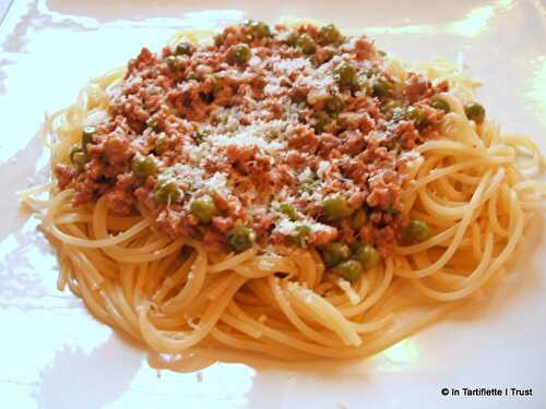 Spaghetti sauce crémeuse aux saucisses et aux petits pois - In Tartiflette I Trust