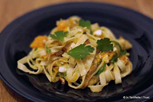 Tagliatelles à la courge butternut rôtie, feta & persil