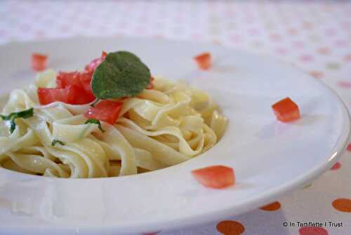 Tagliatelles au beurre de sauge & tomates