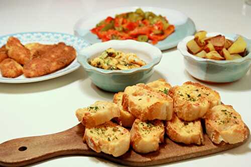 Tapas / crevettes marinées ail-persil, poivrons grillés, pommes de terre sautées, croquetas et pain ail-tomate