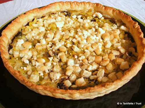 Tarte aux poireaux, tapenade et chèvre