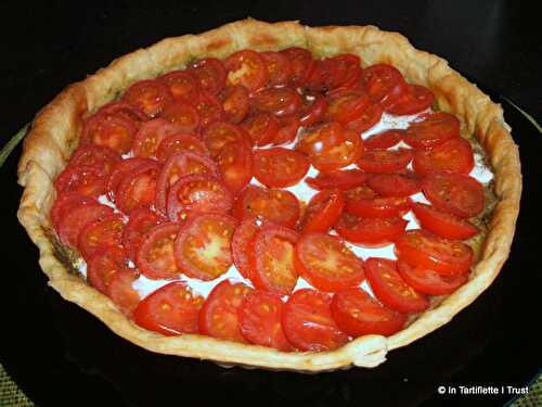 Tarte fine au pesto, aux tomates grappe & au mascarpone