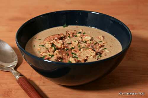 Velouté de champignons aux noix