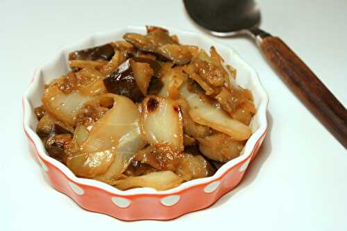 Wok d'aubergines & de chou blanc sautés à la sauce soja